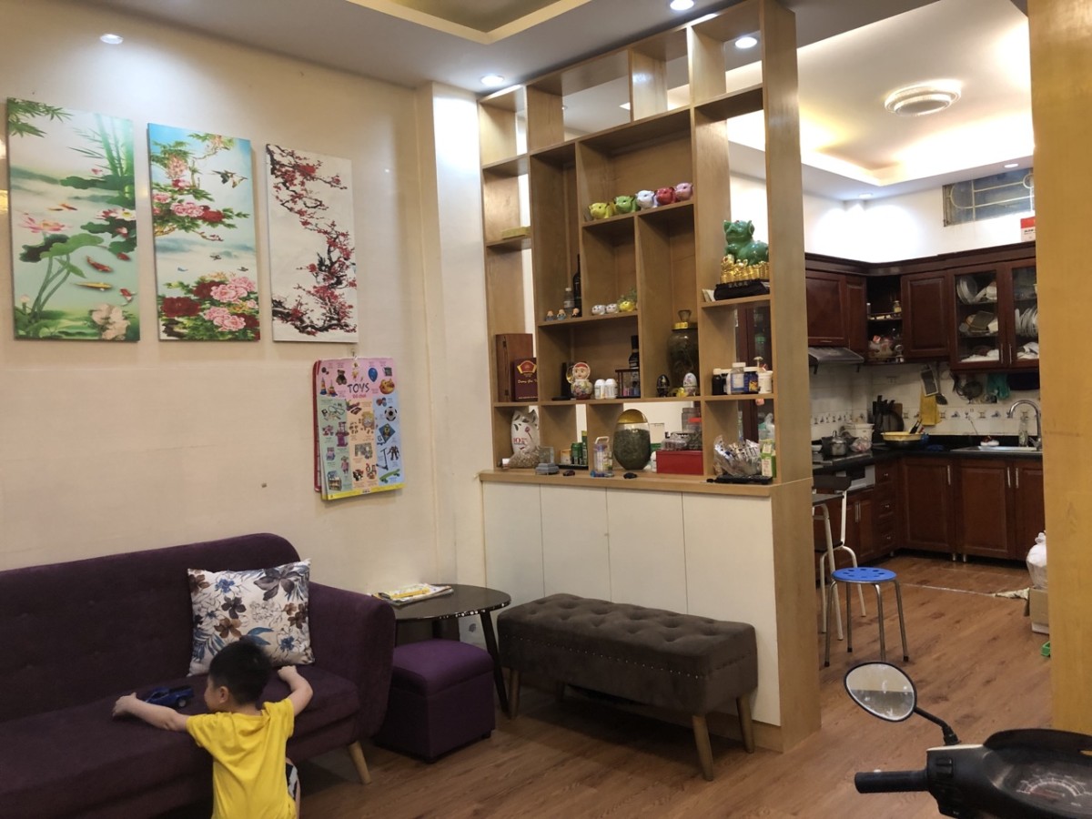 Cho thuê nhà đường Láng Chùa Láng 50mx5T 5PN, 15 tr/tháng