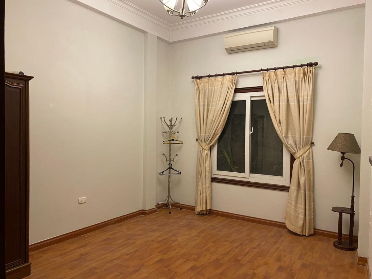Nhà mặt ngõ ô tô cho thuê 70m2, 4 tầng, có nội thất giá 23 tr/tháng