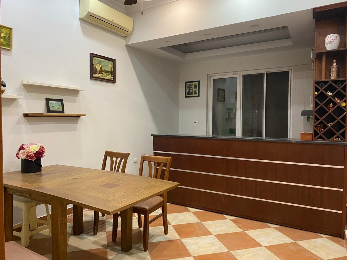 Nhà mặt ngõ ô tô cho thuê 70m2, 4 tầng, có nội thất giá 23 tr/tháng
