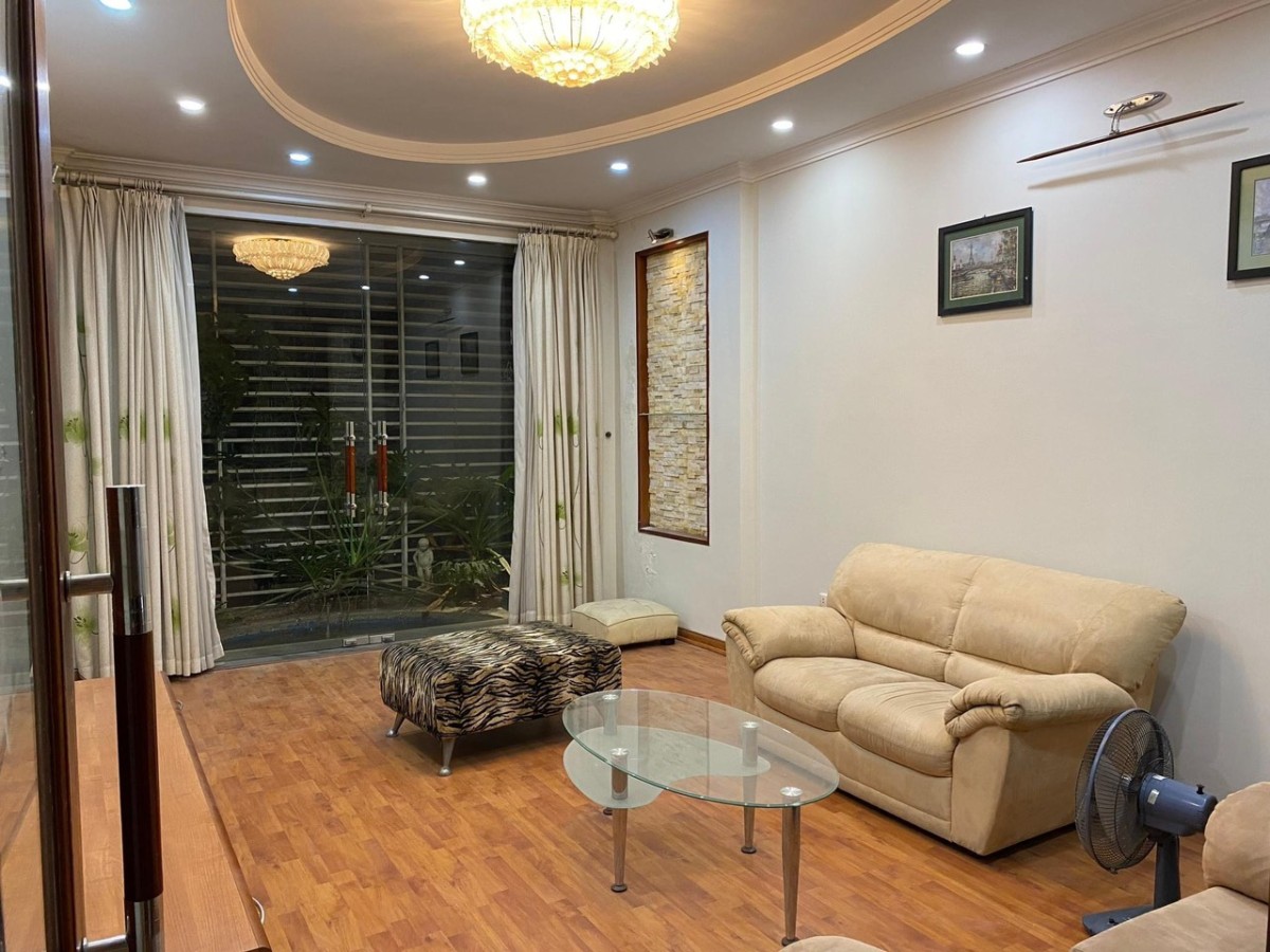 Nhà mặt ngõ ô tô cho thuê 70m2, 4 tầng, có nội thất giá 23 tr/tháng