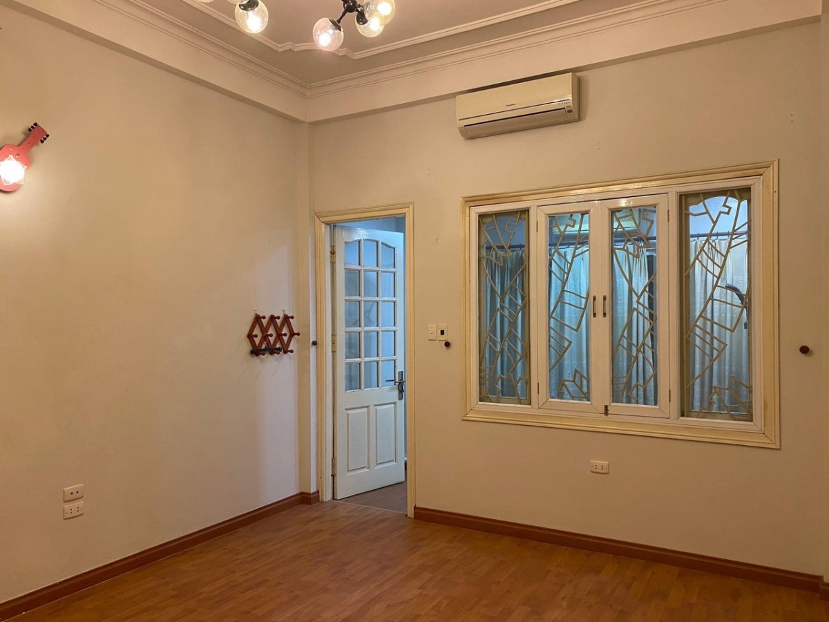 Nhà mặt ngõ ô tô cho thuê 70m2, 4 tầng, có nội thất giá 23 tr/tháng