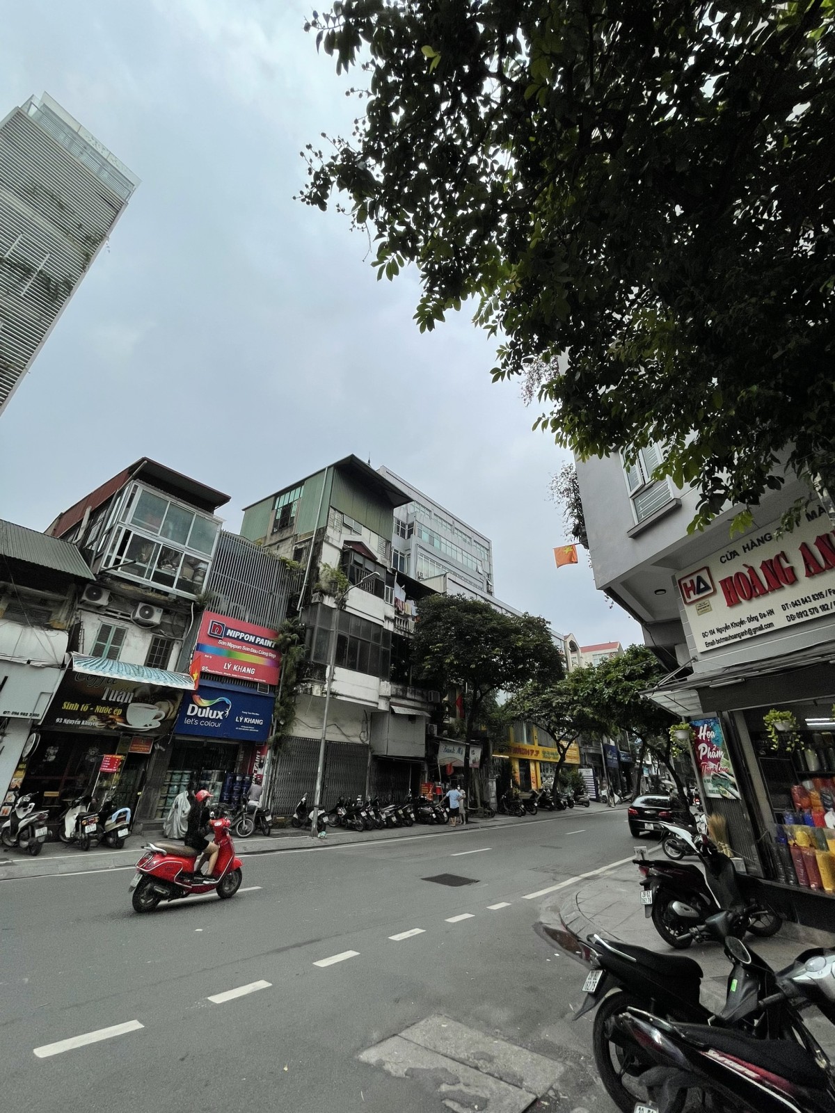 Cần cho thuê nhà mặt tiền Nguyễn Khuyến 35tr/th, 3.5 tầng, DTSD 196m2