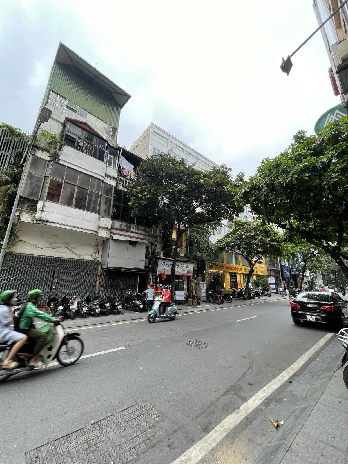 Cần cho thuê nhà mặt tiền Nguyễn Khuyến 35tr/th, 3.5 tầng, DTSD 196m2