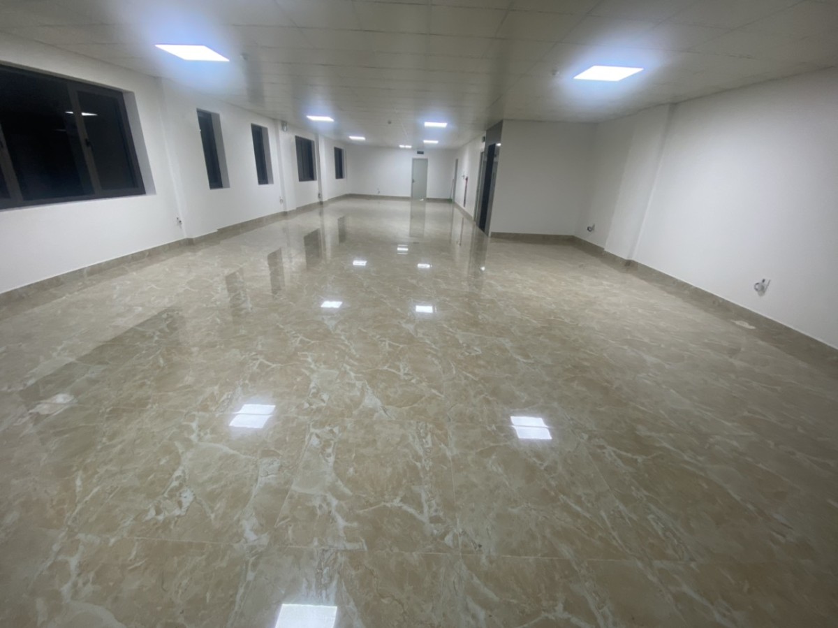 Chính chủ cần cho thuê tòa nhà Phường Bồ Đề dt 208m2, 5 tầng, giá 23tr/tháng