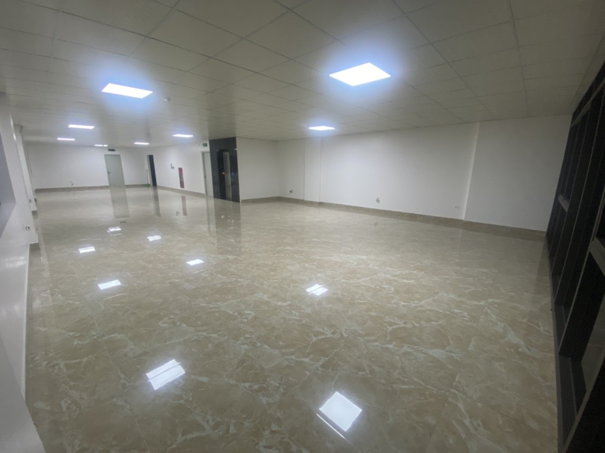 Chính chủ cần cho thuê tòa nhà Phường Bồ Đề dt 208m2, 5 tầng, giá 23tr/tháng