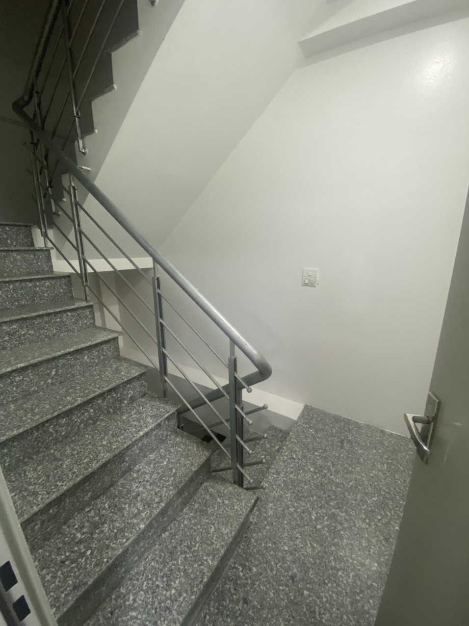 Chính chủ cần cho thuê tòa nhà Phường Bồ Đề dt 208m2, 5 tầng, giá 23tr/tháng