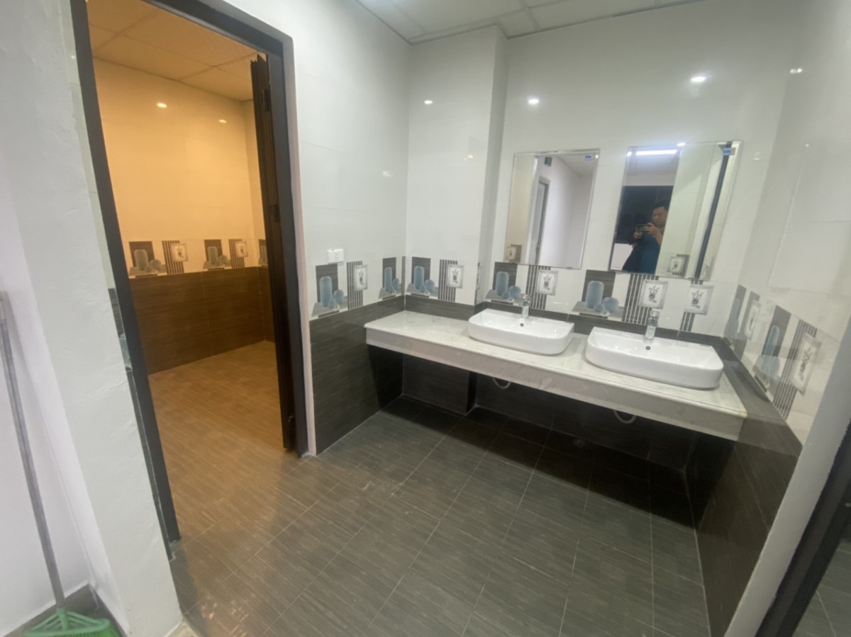 Chính chủ cần cho thuê tòa nhà Phường Bồ Đề dt 208m2, 5 tầng, giá 23tr/tháng
