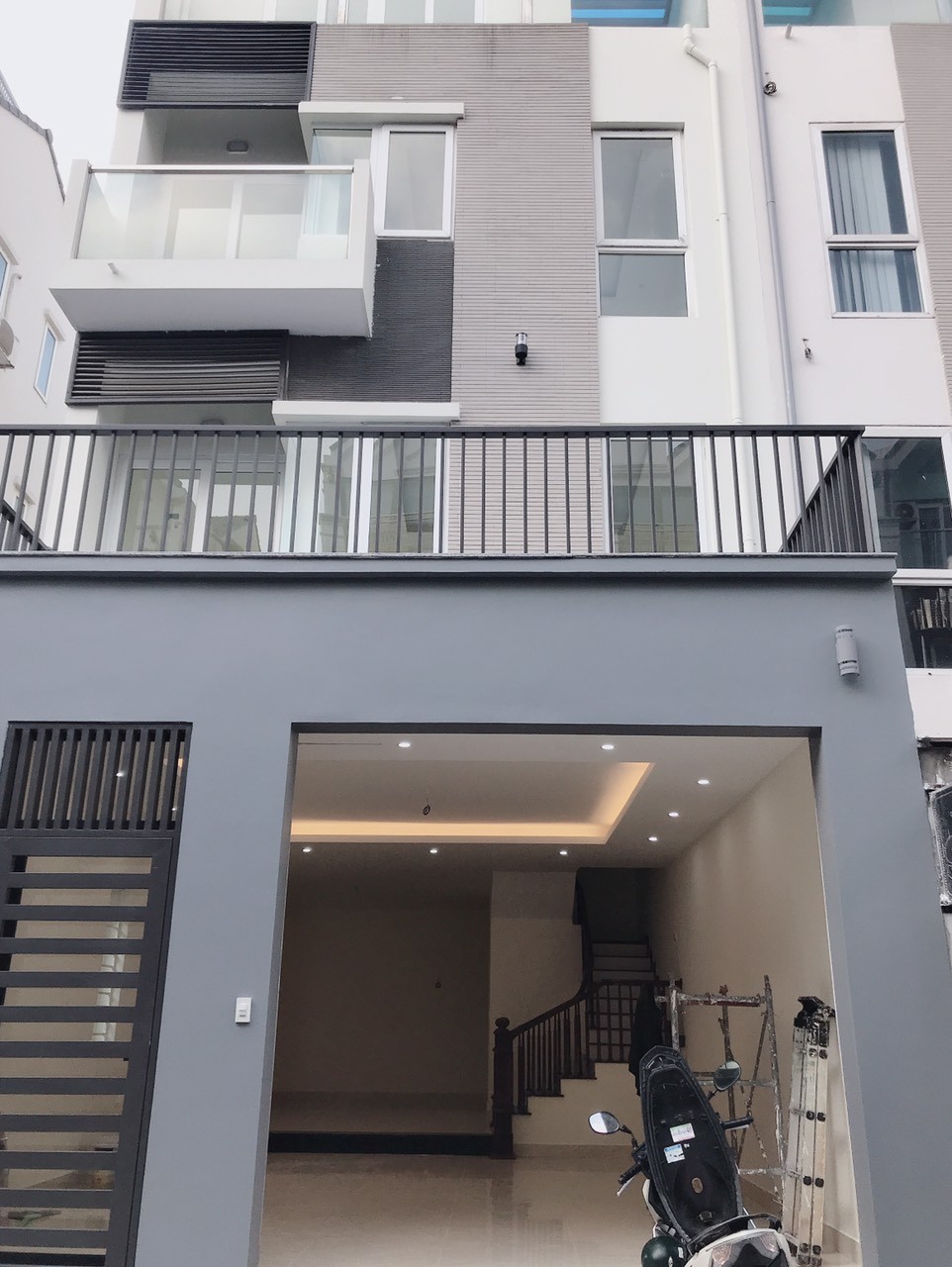 Cho thuê nhà mới đẹp hiện đại đường ô tô tránh ngõ 48 Nguyễn Chánh. 80m x 4t, giá 30tr/tháng