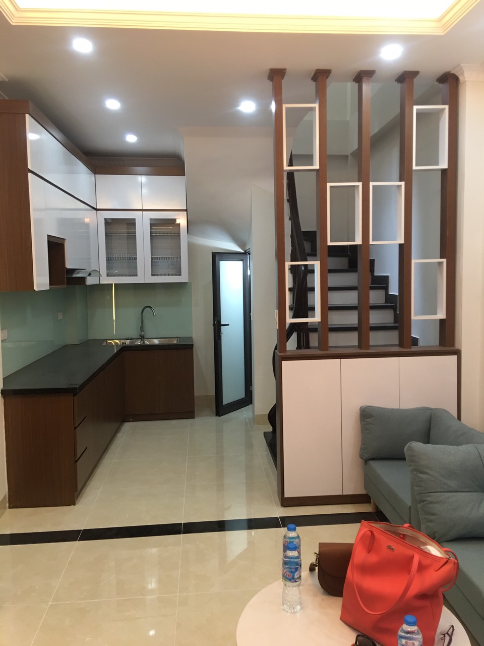 Cần bán nhà 5 tầng 3 phòng ngủ tiện ích đầy đủ giá 4 tỷ tại Đội Cấn, Ba Đình