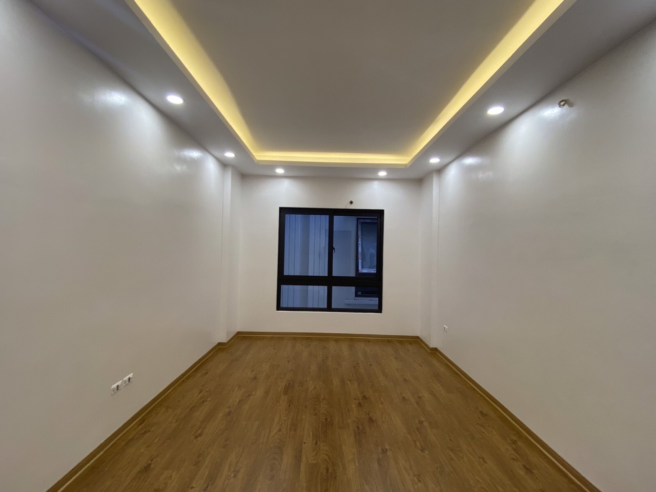 Cần bán nhà 5 tầng 3 phòng ngủ tiện ích đầy đủ giá 4 tỷ tại Đội Cấn, Ba Đình