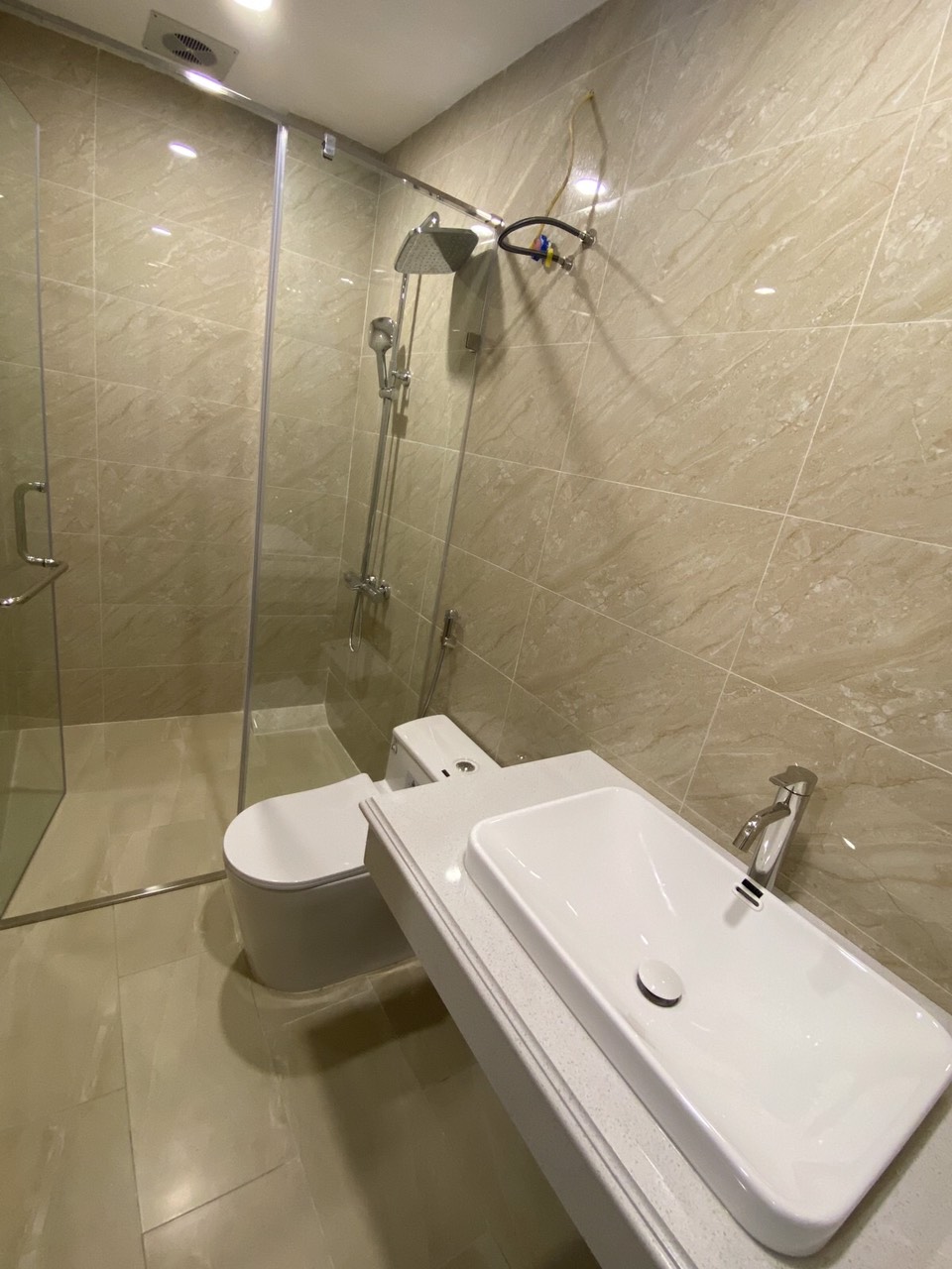 Cần bán nhà 5 tầng 3 phòng ngủ tiện ích đầy đủ giá 4 tỷ tại Đội Cấn, Ba Đình
