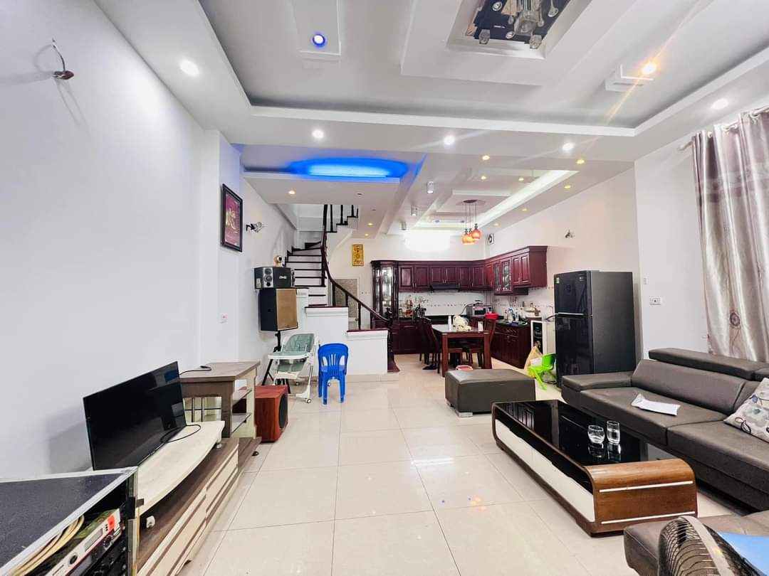 Bán nhà 5 tầng diện tích 50m2 giá 3 tỷ tại Lĩnh Nam, Hoàng Mai