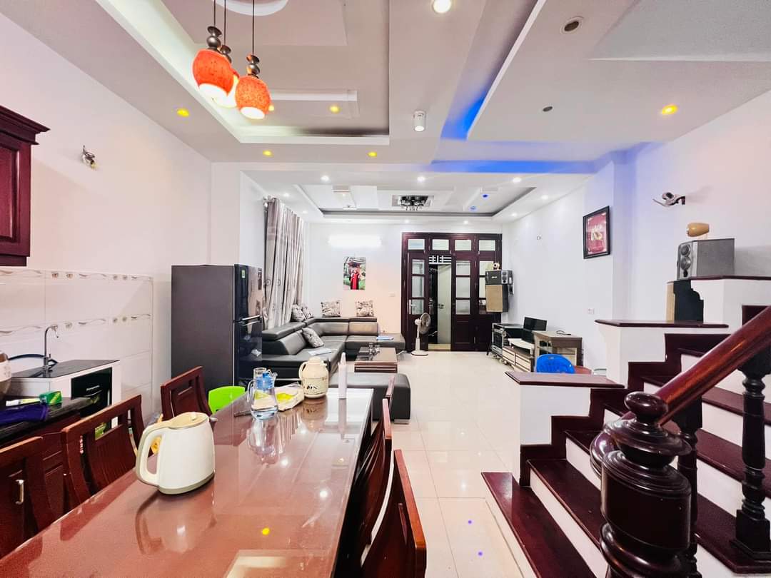 Bán nhà 5 tầng diện tích 50m2 giá 3 tỷ tại Lĩnh Nam, Hoàng Mai