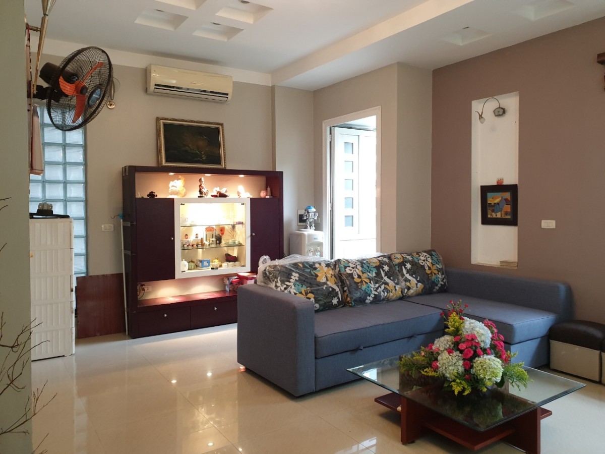 Cho thuê cả nhà 80m2 5 tầng đẹp như biệt thự, giá 25tr