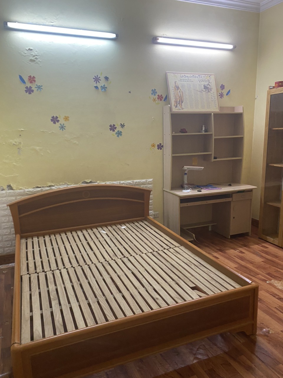 Cho thuê nhà riêng ở Giang Văn Minh, Ba Đình, dt 140m2x3T, giá chỉ 20 tr/tháng