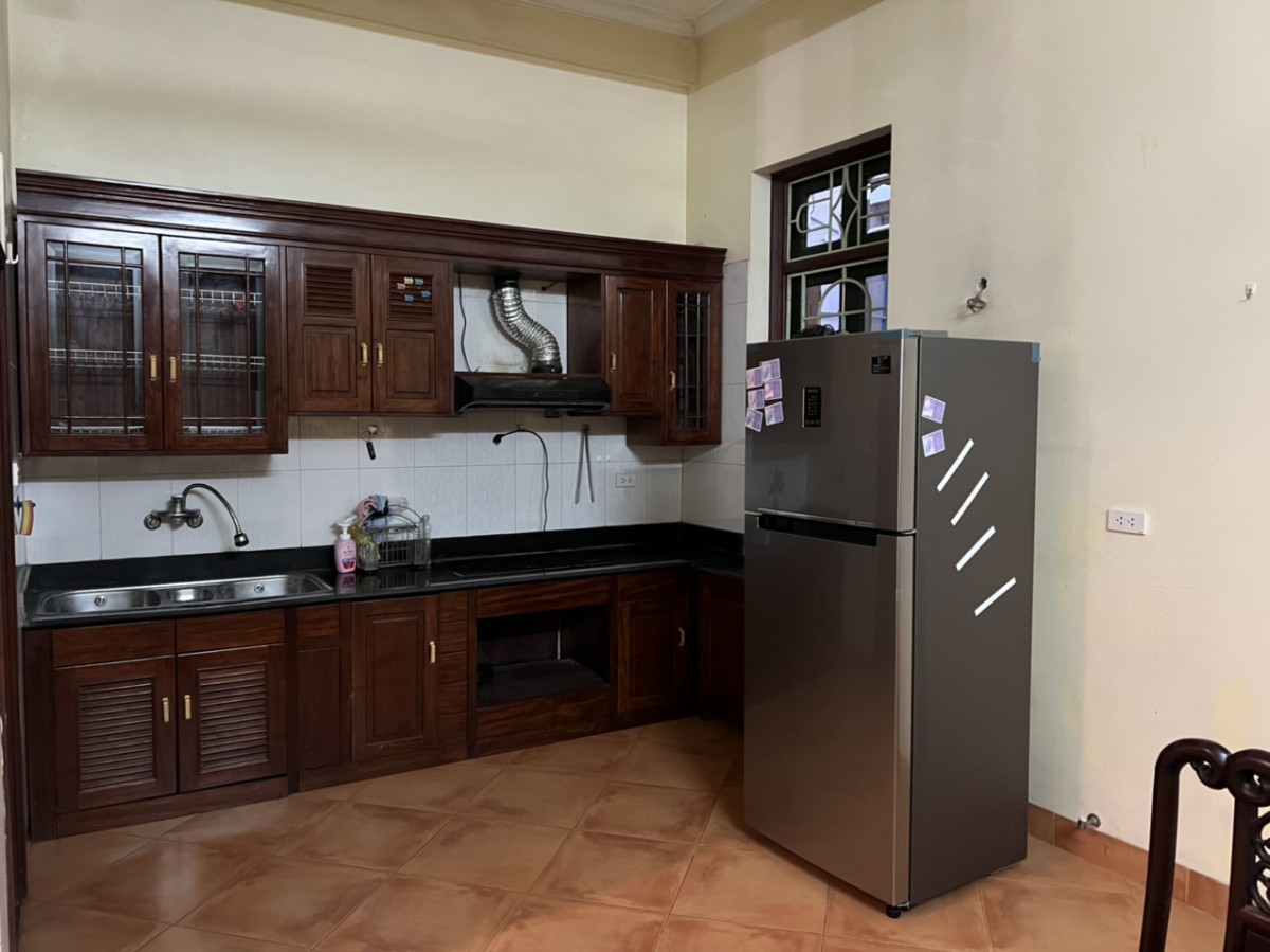 Cho thuê biệt thự tại phố Đào Tấn diện tích 90m2, 3 tầng, 200m cả sân