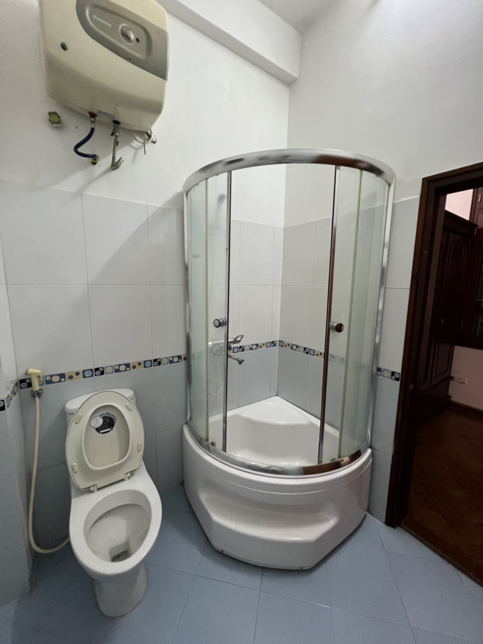 Cho thuê biệt thự tại phố Đào Tấn diện tích 90m2, 3 tầng, 200m cả sân