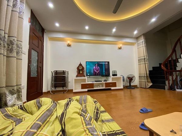 Cho thuê nhà nguyên căn Ngọc Thụy, Long Biên, 4 tầng, giá 10tr/tháng