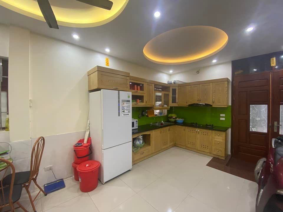 Cho thuê nhà nguyên căn Ngọc Thụy, Long Biên, 4 tầng, giá 10tr/tháng