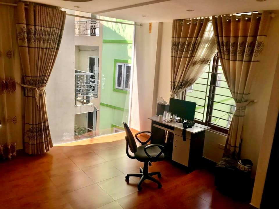 Cho thuê nhà nguyên căn Ngọc Thụy, Long Biên, 4 tầng, giá 10tr/tháng