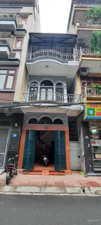 Cho thuê nhà 3 tầng, cách đường Xuân La 50m, giá 15tr/tháng