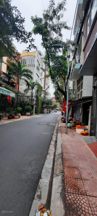 Cho thuê nhà 3 tầng, cách đường Xuân La 50m, giá 15tr/tháng