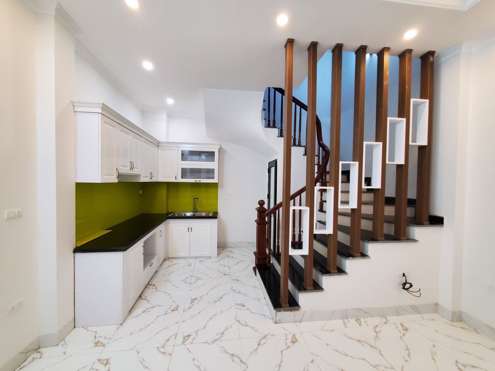Chính chủ cần bán nhà Đội Cấn, Ba Đình 30m2 5T 3.7 tỷ nhà mới, ở ngay