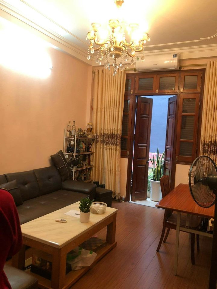 Tôi cần bán nhà tại Phùng Chí Kiên Cầu Giấy 42m2 5 tầng, phân lô, oto đỗ