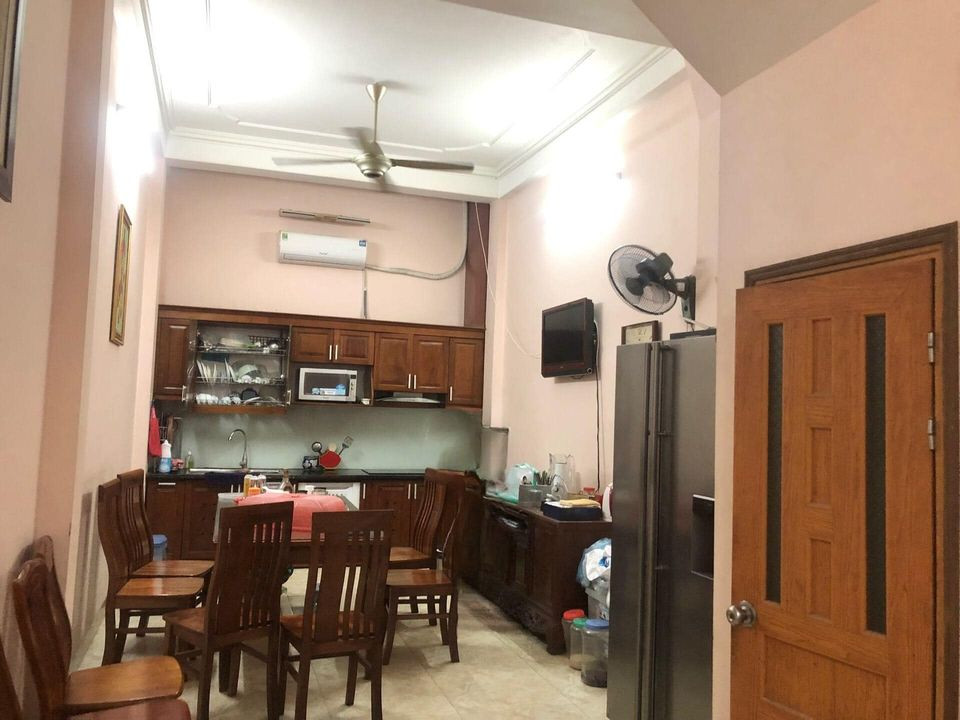 Tôi cần bán nhà tại Phùng Chí Kiên Cầu Giấy 42m2 5 tầng, phân lô, oto đỗ