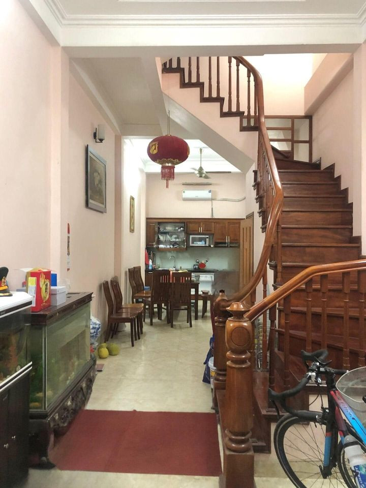 Tôi cần bán nhà tại Phùng Chí Kiên Cầu Giấy 42m2 5 tầng, phân lô, oto đỗ