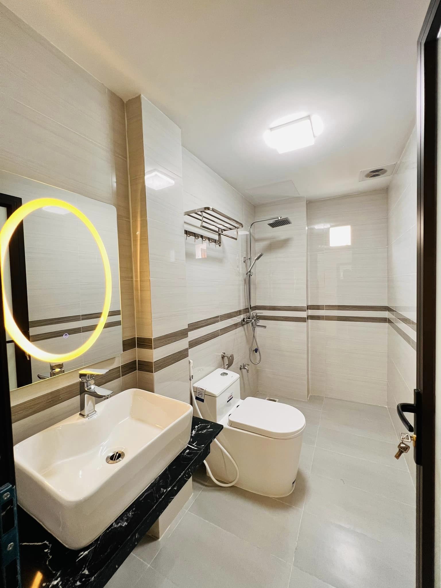 Chính chủ cần bán nhà 5 tầng tại Lạc Trung, Hai Bà Trưng diện tích 40m2 giá 5,2 tỷ