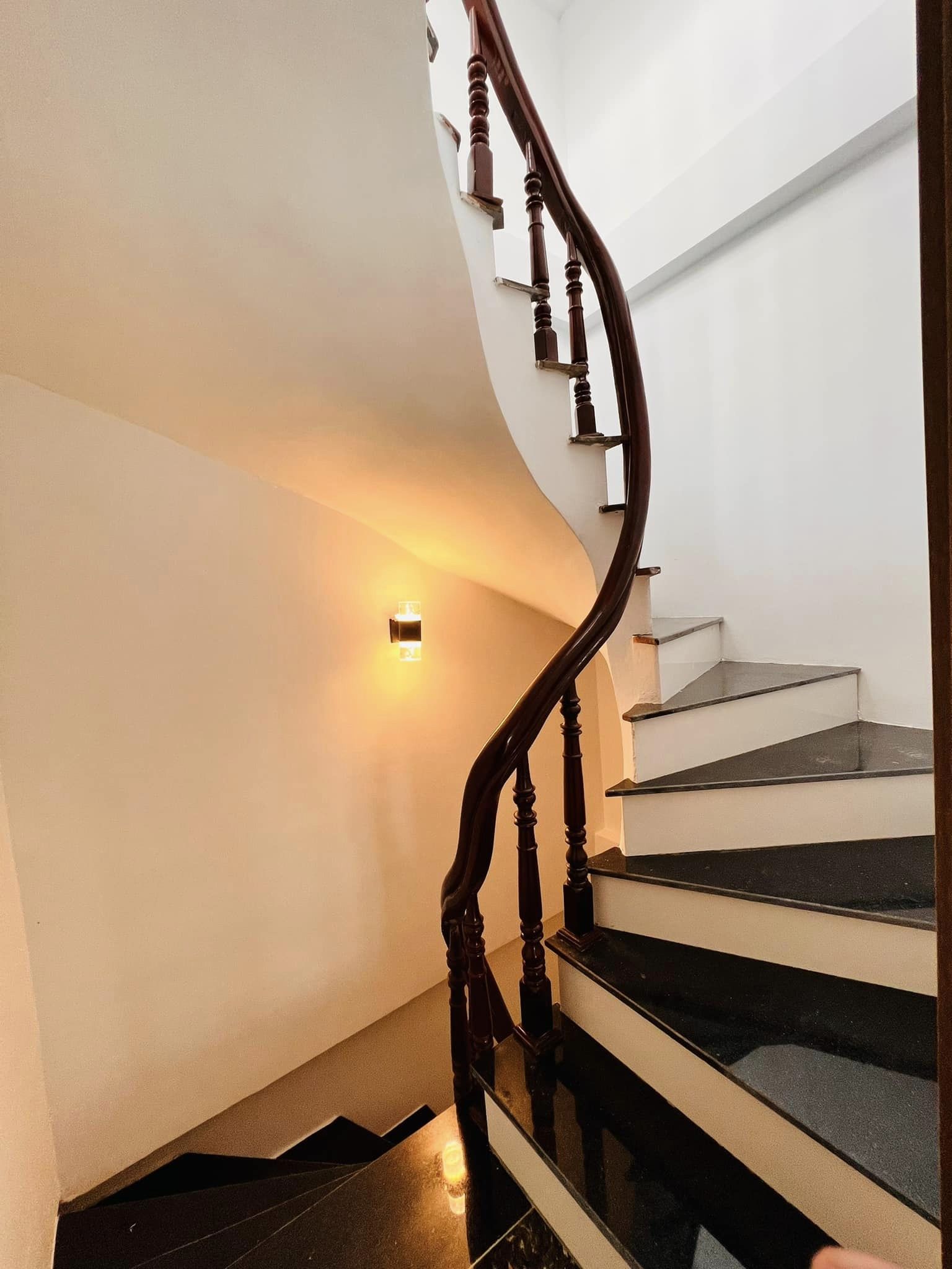Chính chủ cần bán nhà 5 tầng tại Lạc Trung, Hai Bà Trưng diện tích 40m2 giá 5,2 tỷ