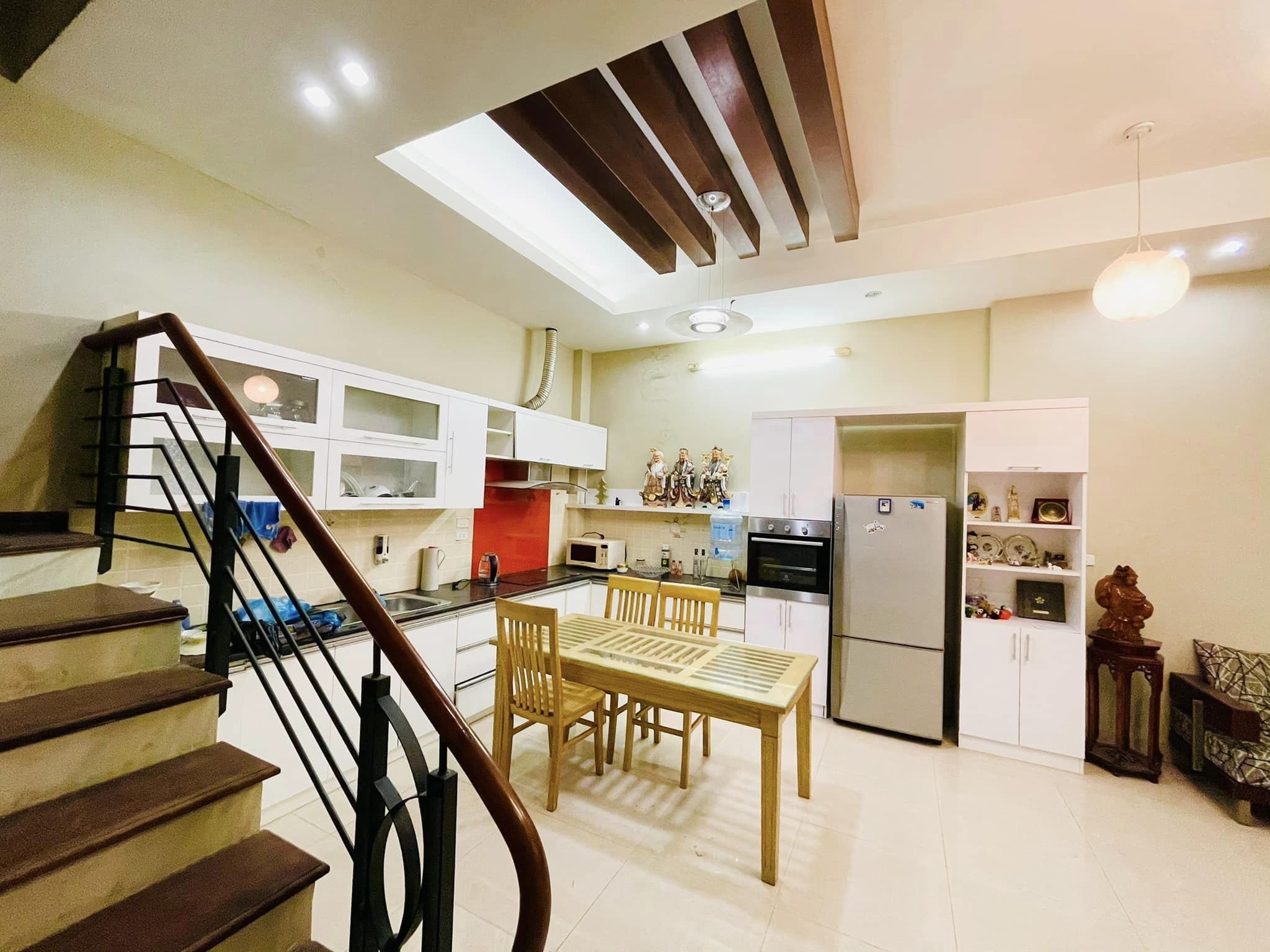 Cần bán nhanh nhà Trung Tâm Tây Hồ đường Trịnh Công Sơn, Quảng An 116m2, 8 tầng