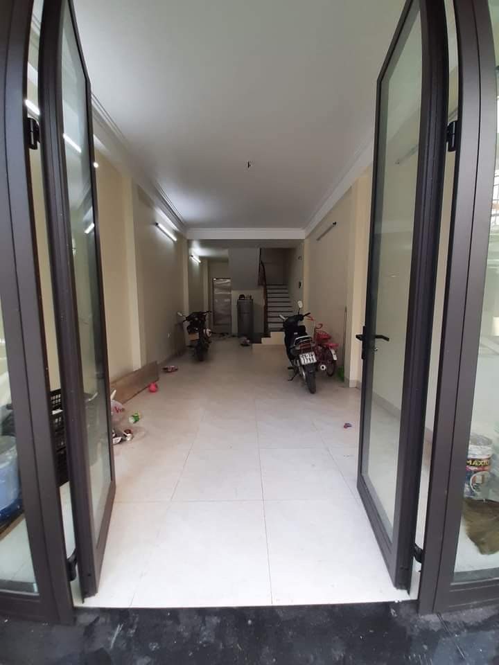 Cho thuê nhà 4 tầng 180m2 tại Đường Phú Diễn, Bắc Từ Liêm, HN giá 18tr/tháng