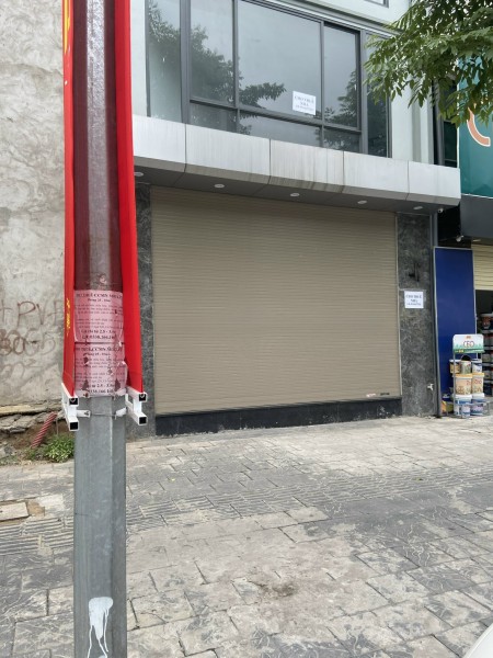 Cho thuê cả căn nhà mặt phố Phạm Văn Đồng vị trí đẹp giá 22tr/tháng