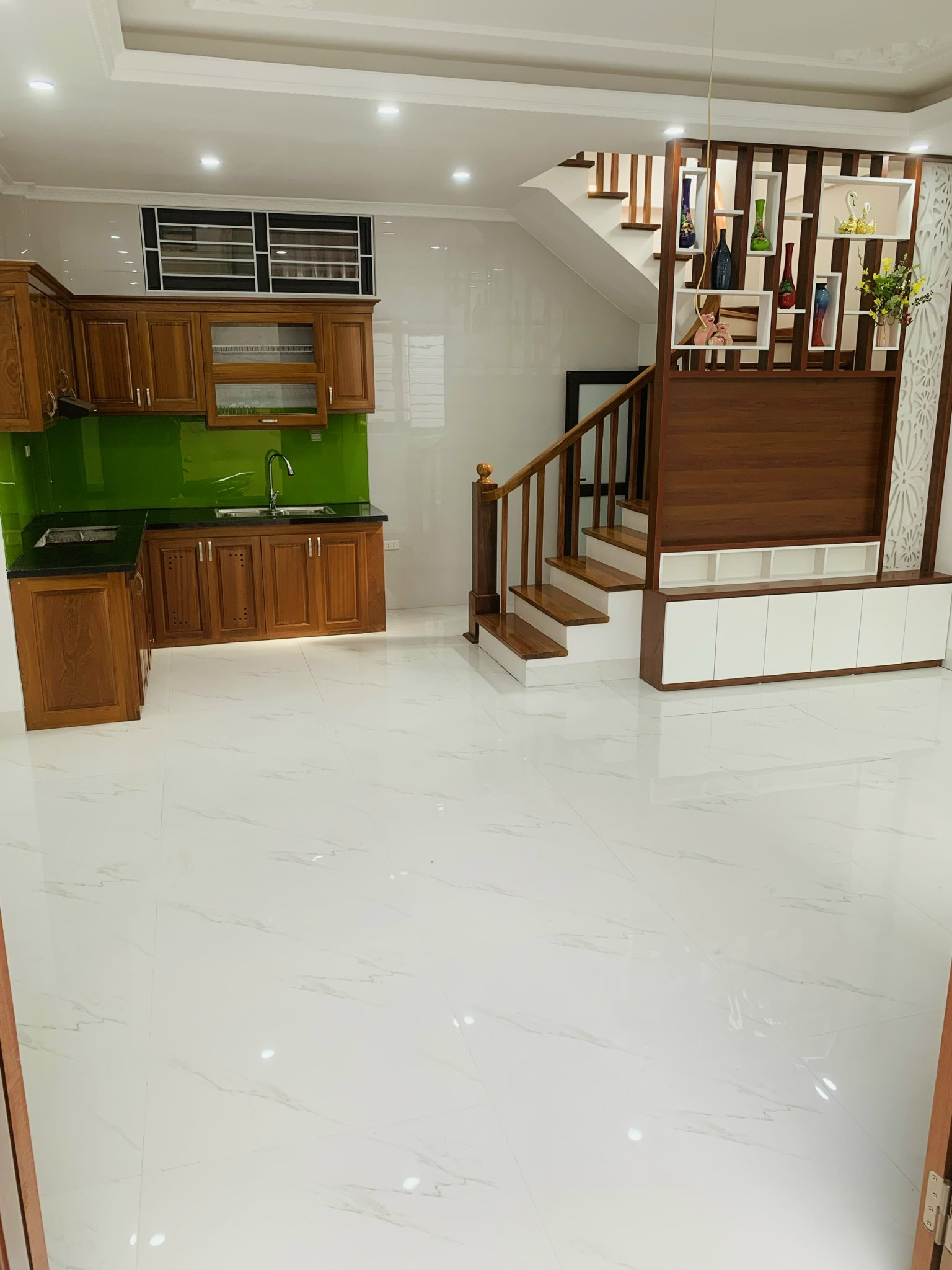 Cần bán nhà tại Đông Ngạc, diện tích 32m2, nhà 5 tầng giá 3 tỷ