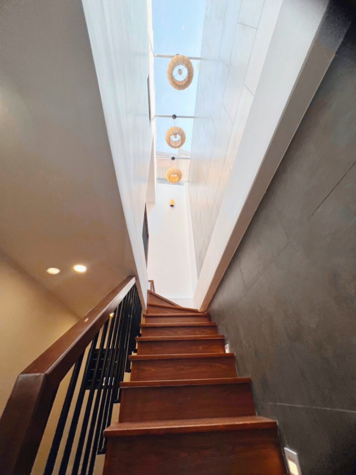 Cần bán nhà diện tích 37m2, 5 tầng có giá 4,55 TỶ 