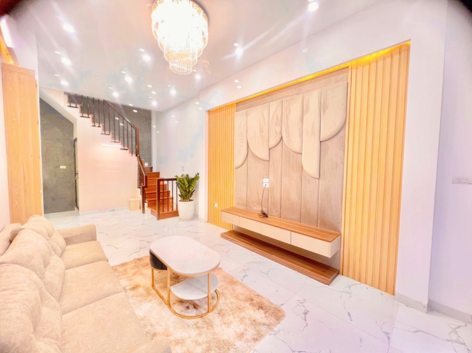 Cần bán nhà diện tích 37m2, 5 tầng có giá 4,55 TỶ 