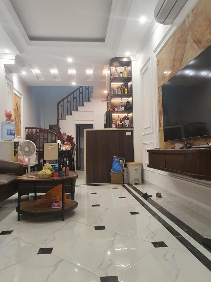Bán nhà đẹp, giá siêu rẻ diện tích 30m2 giá 2,69 tỷ tại Cổ Linh, Long Biên