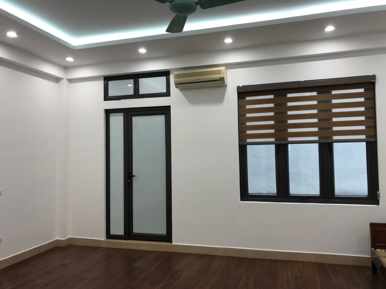 Bán nhà đẹp, giá siêu rẻ diện tích 30m2 giá 2,69 tỷ tại Cổ Linh, Long Biên