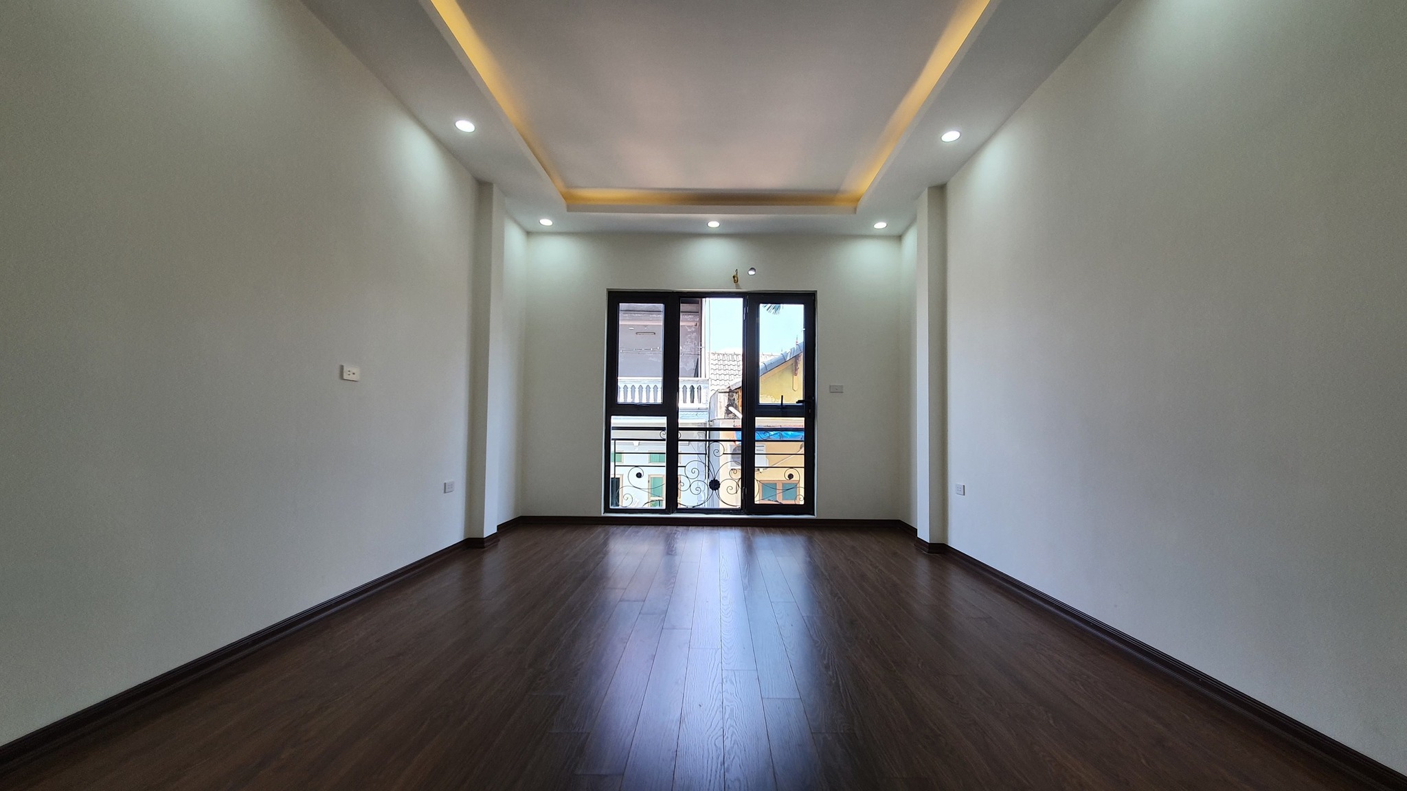 Bán nhà đẹp, giá siêu rẻ diện tích 30m2 giá 2,69 tỷ tại Cổ Linh, Long Biên