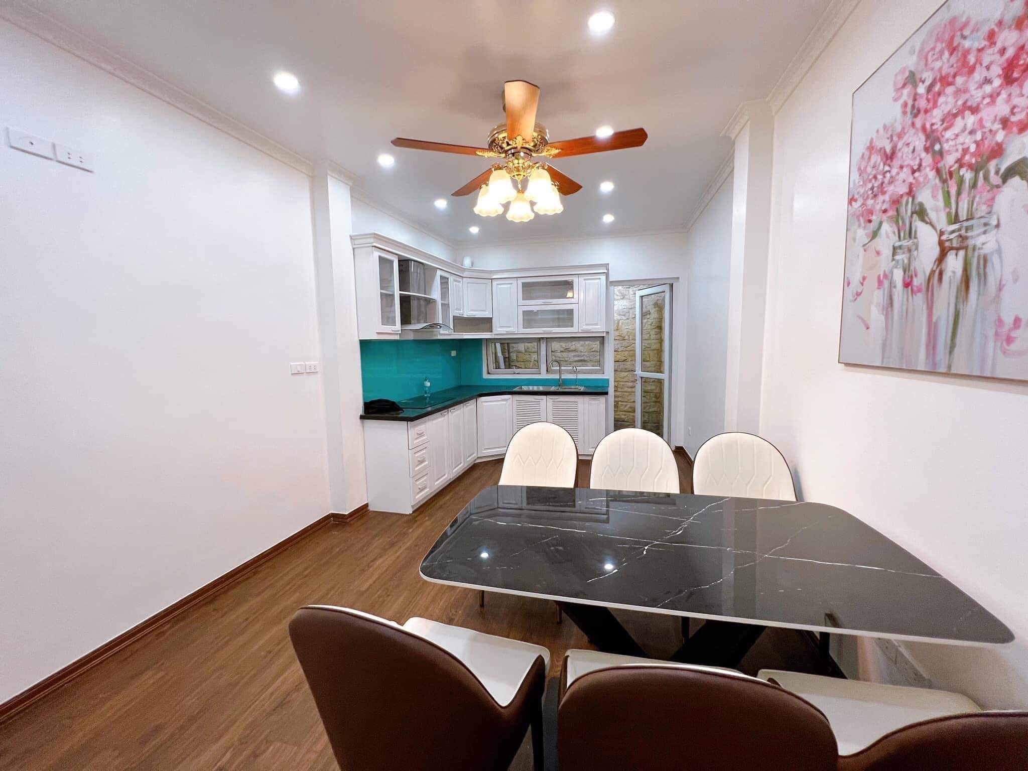 Chính chủ cần bán nhà mới, full nội thất, 50m2 giá 4,98 tỷ tại Trần Duy Hưng, Cầu Giấy