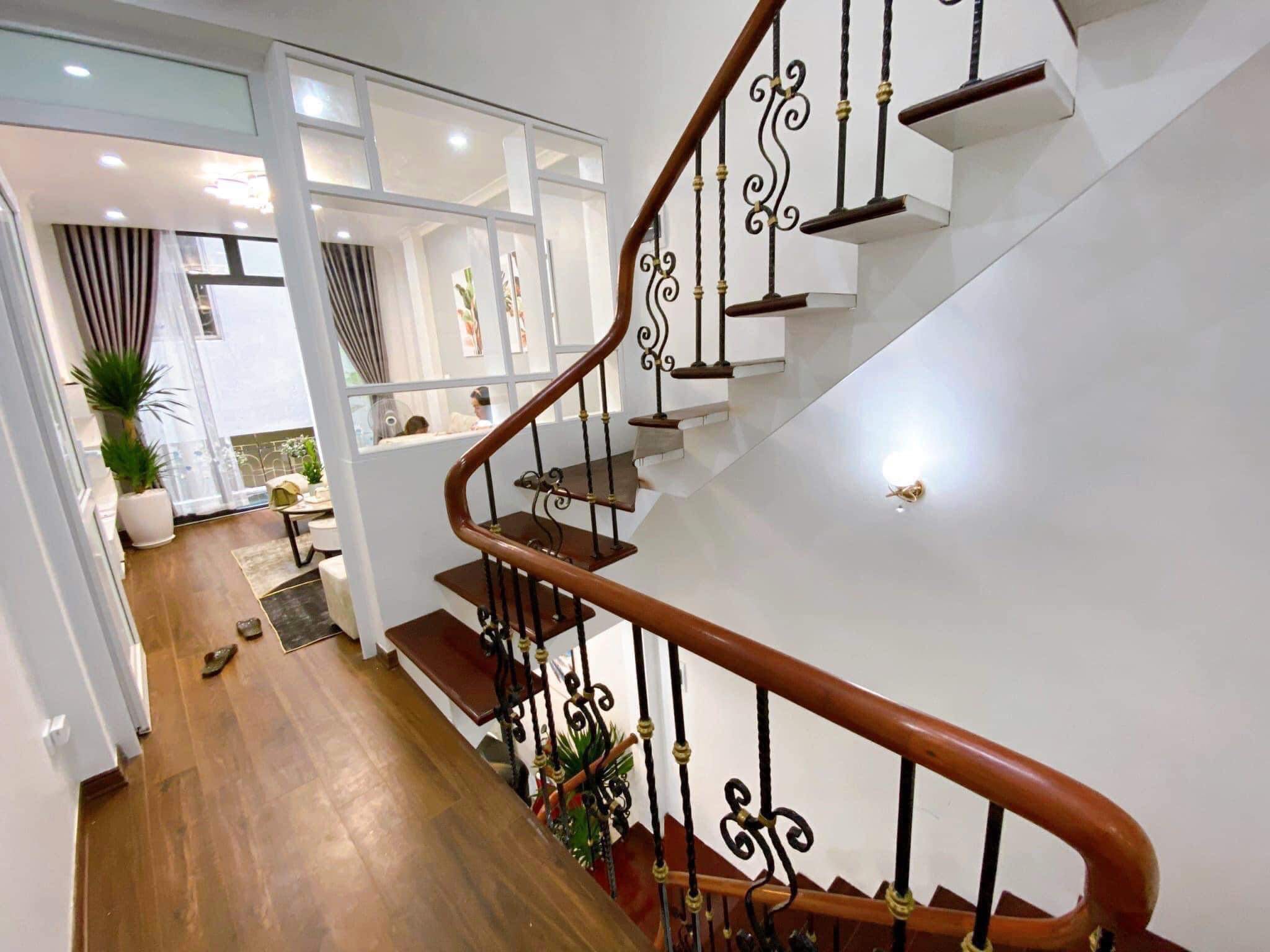 Chính chủ cần bán nhà mới, full nội thất, 50m2 giá 4,98 tỷ tại Trần Duy Hưng, Cầu Giấy