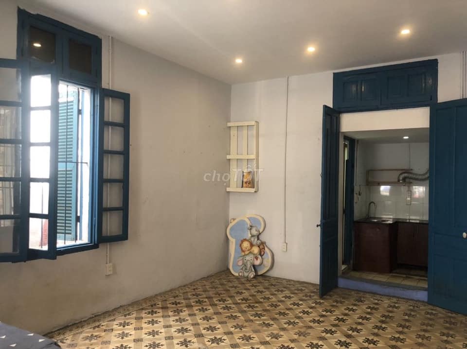 Cho thuê nhà tầng 2 số 54 Yên Ninh Phố Yên Ninh, Trúc Bạch, Ba Đình, Hà Nội