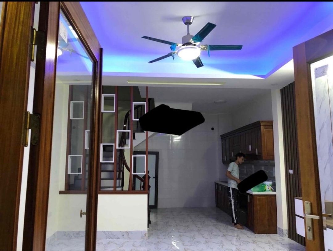 Chính chủ cần cho thuê nhà nguyên căn mặt phố Đội Cấn, Ba Đình, HN