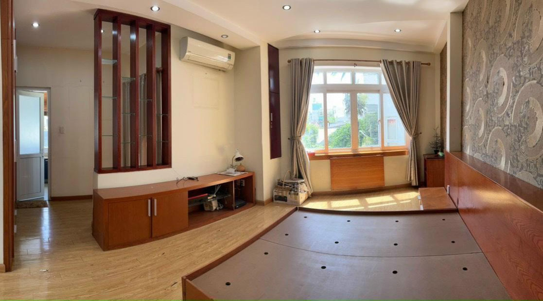 Bán gấp nhà hiện đại giá rẻ, hẻm xe tải tại đường Hoàng Hoa Thám Bình Thạnh