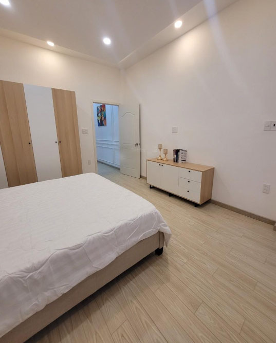 Cần tiền bán nhanh nhà mới xây tại đường Lam Sơn, Tân Bình 4 phòng ngủ nội thất cực sang