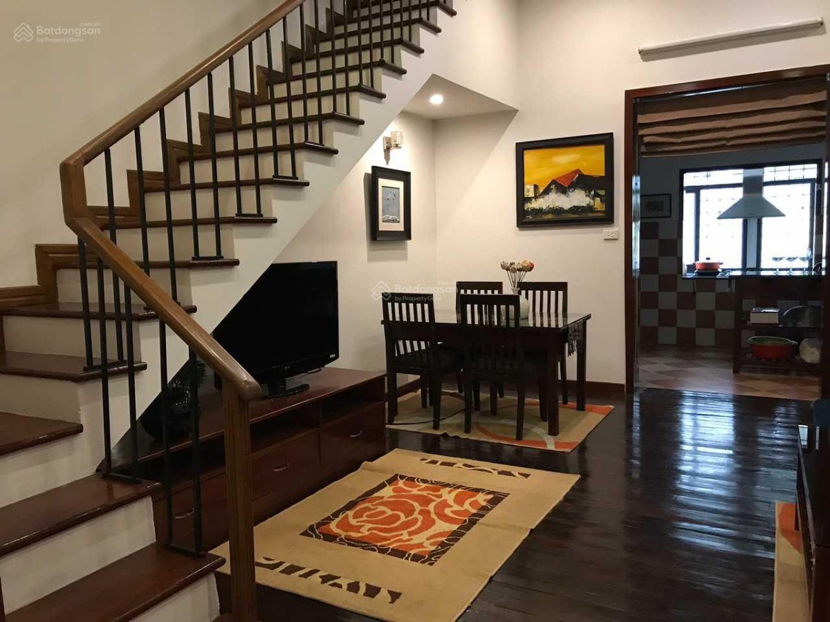 Cho thuê nhà phố Trần Thành Tông, dt 100m2, giá 16 tr/tháng