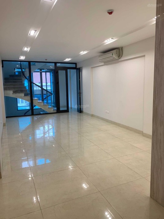 Cho thuê tòa nhà 6 tầng thông sàn tại phố Bạch Mai, giá 55tr/tháng