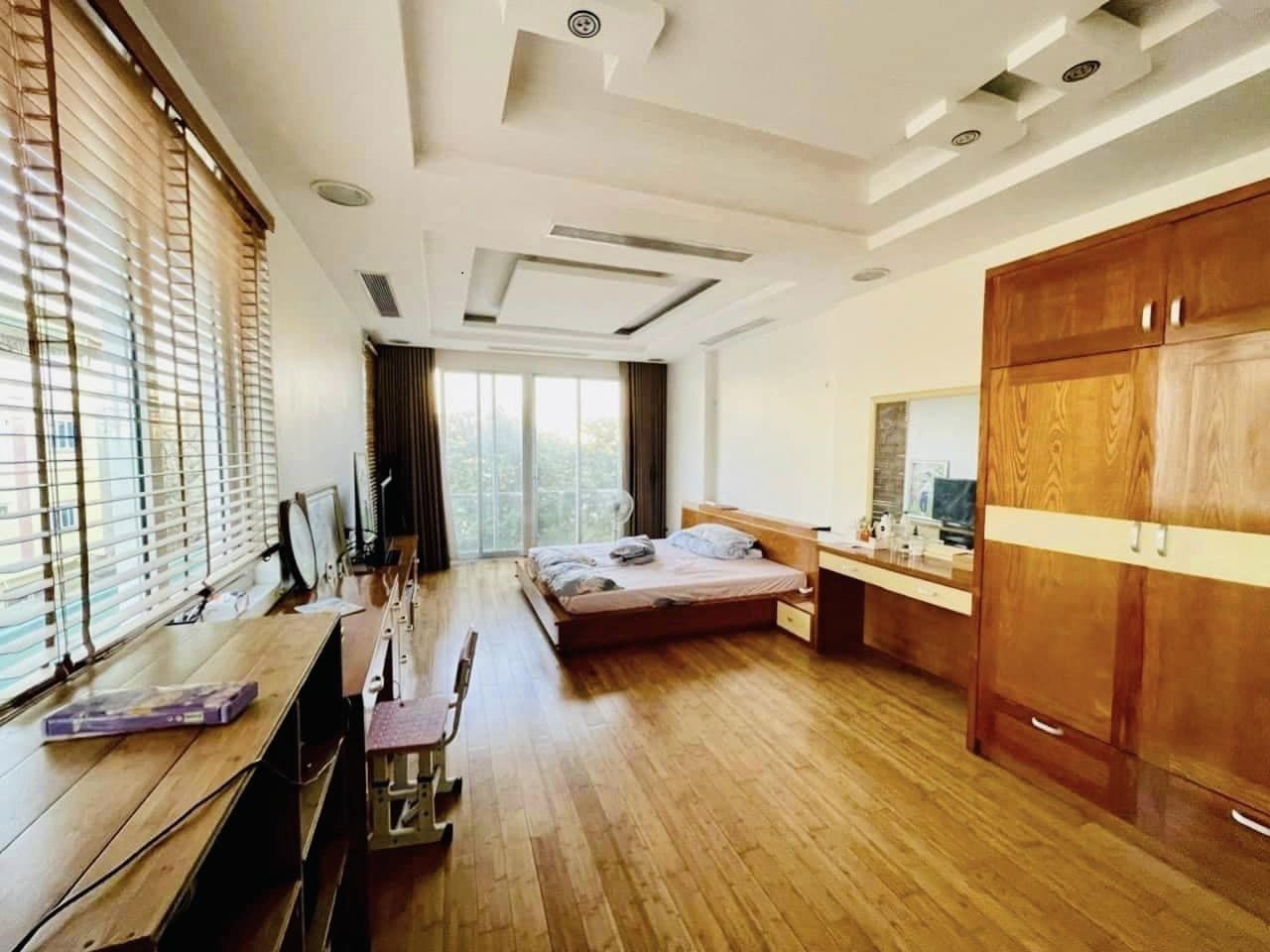 Bán nhà lô góc diện tích 50m2 giá 6 tỷ  tại Đội Cấn, Ba Đình